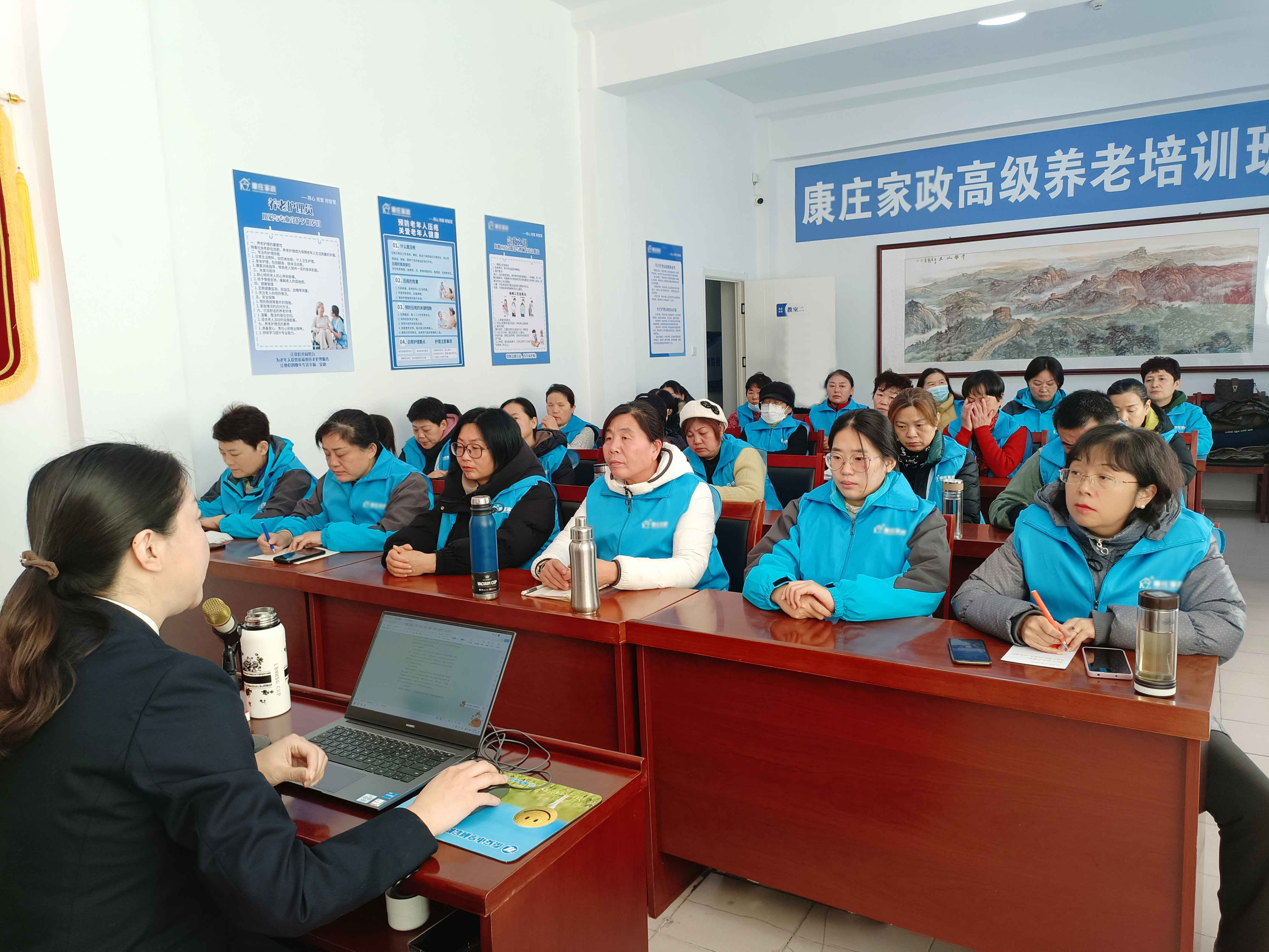 【康庄家政】一一泰山区妇联《普法教育，泰山巾帼合伙人在行动》普法教育宣传走进三新领域