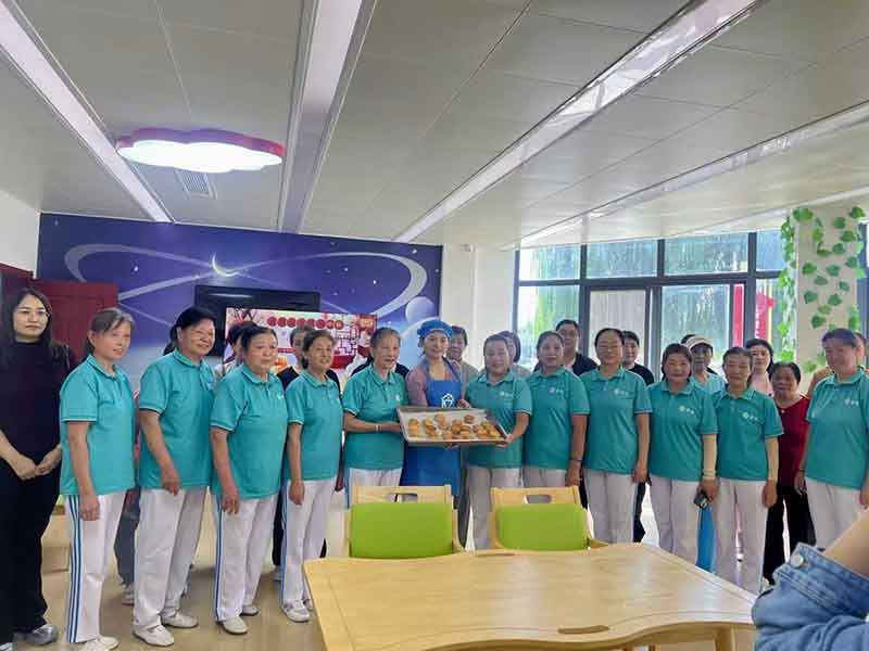 【康庄家政】一一走进天平街道九女山社区开展“巧手制月饼 承传统”