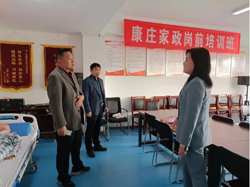 泰山区商务局领导深入康庄家政总部视察指导工作