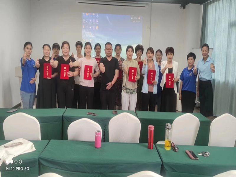 康庄家政临沂公司首期高级母婴护理师、高级养老护理员课程培训结业典礼！