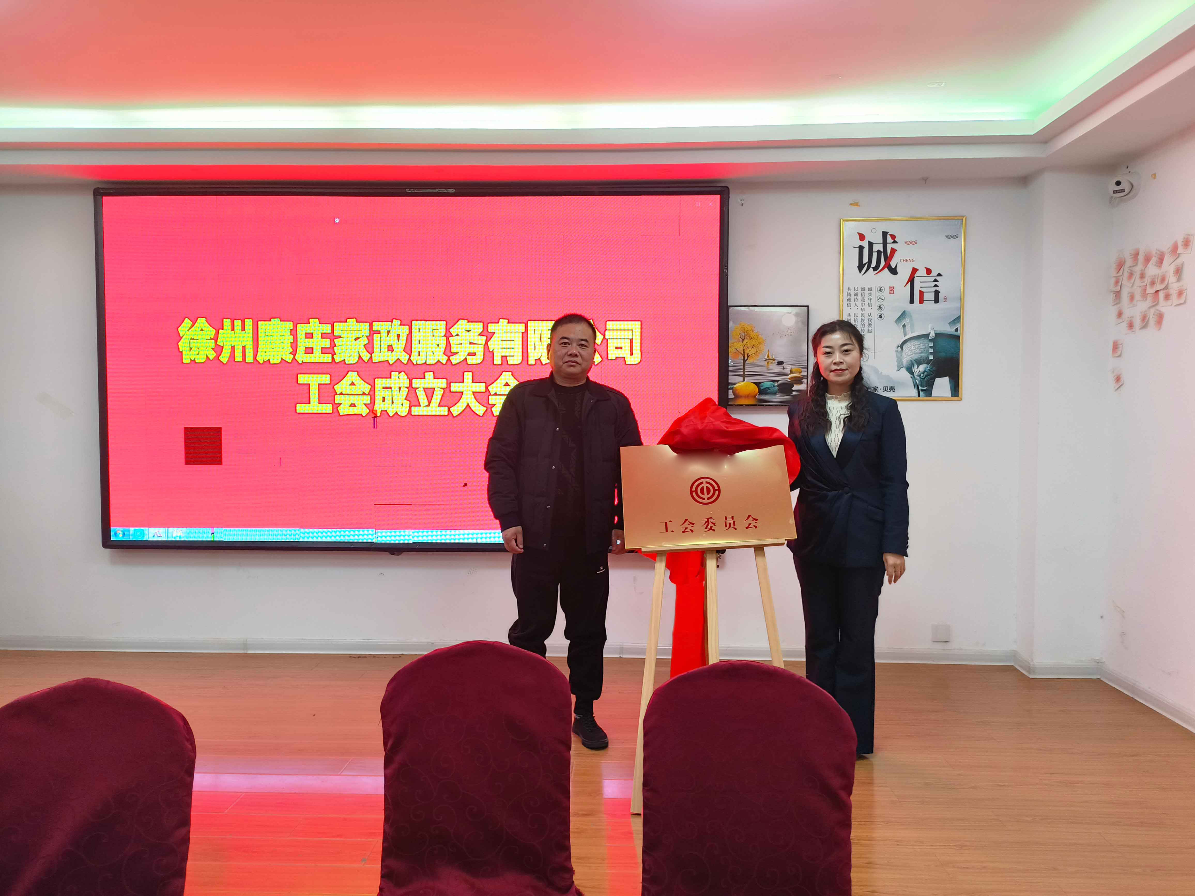 04a0b40f0cd143998bca215b58add44